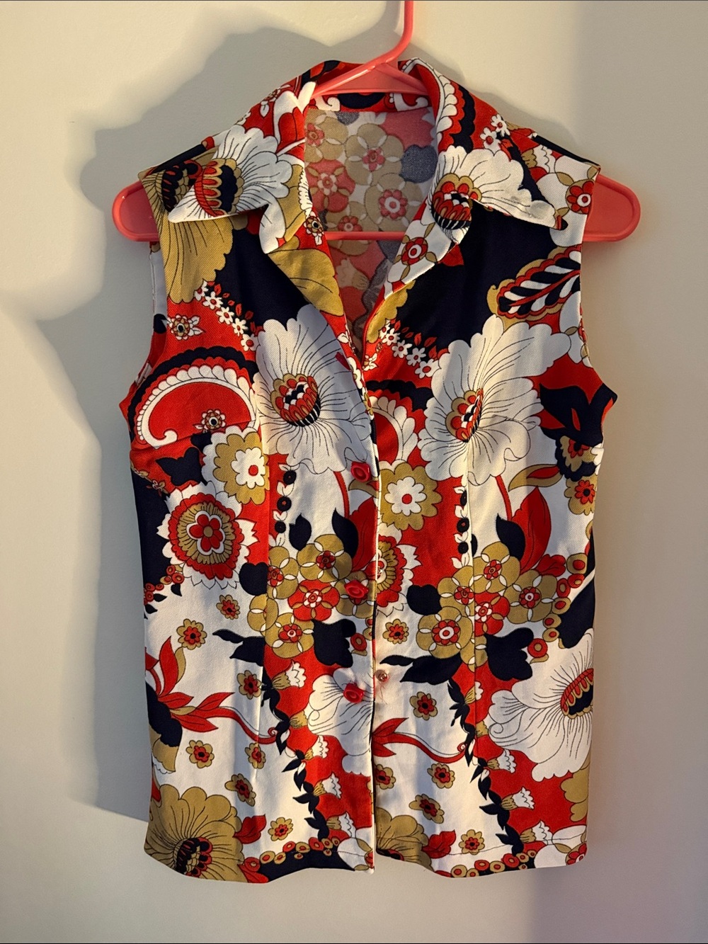Sleeveless Floral Button-Front Top in Red, White & Gold